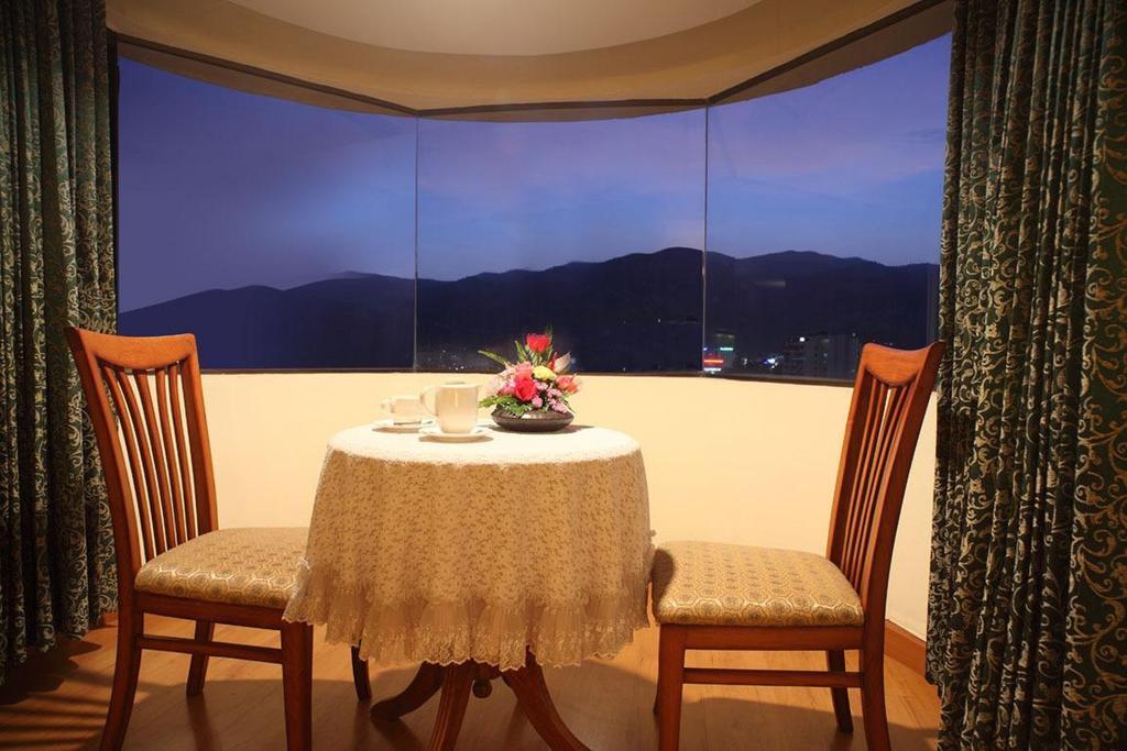 Furama Chiang Mai Hotel Kültér fotó